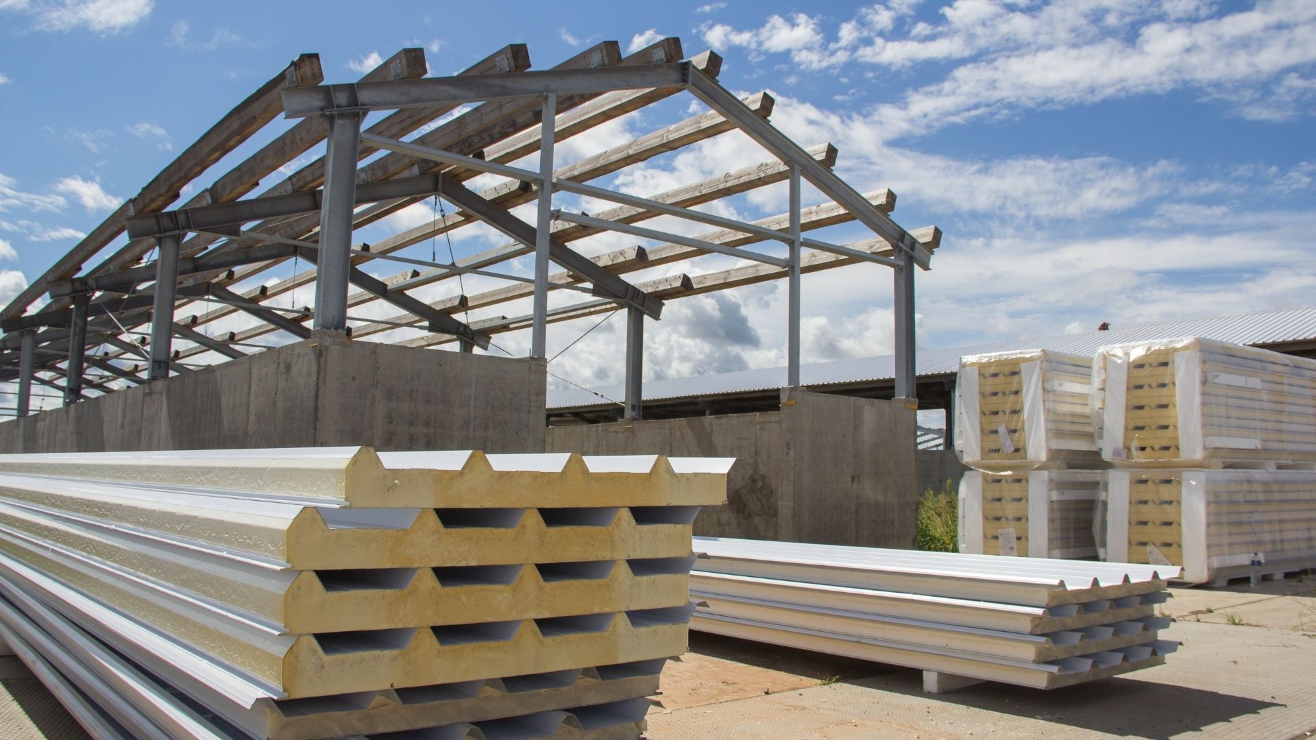 Sendviç Panellərlə Tikinti: Sürətli, Davamlı və Ekonomik Həllər